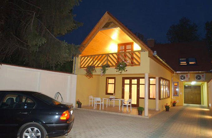 Aranykert Vendeghaz Hotel Eger Exterior photo